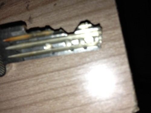 gebrochener Schlüssel aus einem Schließzylinder entfernt